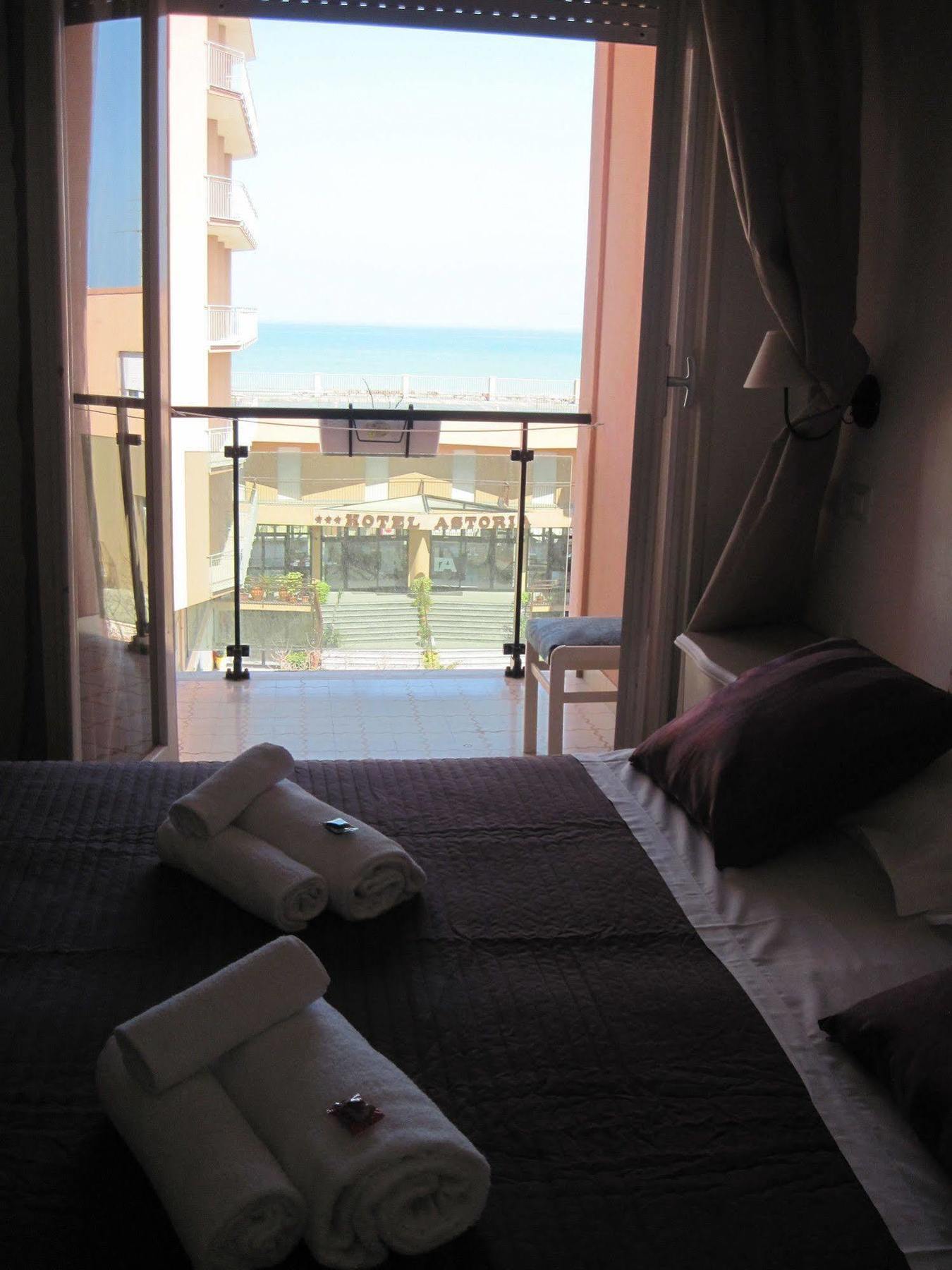 Hotel Promenade Pesaro Buitenkant foto